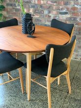 Load image into Gallery viewer, Teak round dropside table