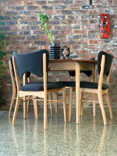 Load image into Gallery viewer, Teak round dropside table
