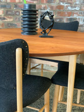 Load image into Gallery viewer, Teak round dropside table