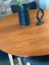 Load image into Gallery viewer, Teak round dropside table