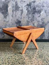 Load image into Gallery viewer, Wooden sewing box