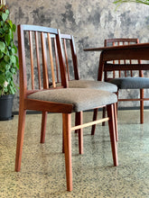 Load image into Gallery viewer, Mahogany dining room table