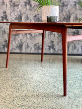 Load image into Gallery viewer, Mahogany dining room table