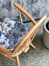 Load image into Gallery viewer, Lubis occasional chair