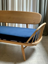 Load image into Gallery viewer, Mid-Century Lubis Daybed/Couch