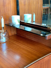 Load image into Gallery viewer, Retro Dressing table