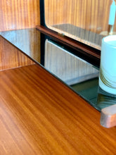 Load image into Gallery viewer, Retro Dressing table
