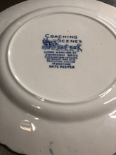 Load image into Gallery viewer, Vintage Plates