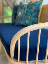 Load image into Gallery viewer, Mid-Century Lubis Daybed/Couch