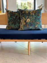 Load image into Gallery viewer, Mid-Century Lubis Daybed/Couch