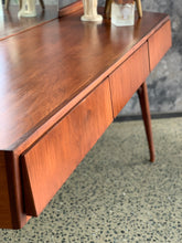 Load image into Gallery viewer, Mid-Century Dresser