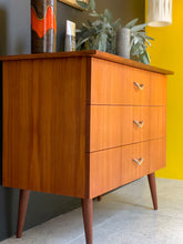 Load image into Gallery viewer, Retro Chest