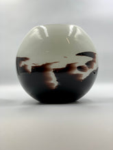 Load image into Gallery viewer, Round Murano Vase