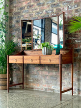 Load image into Gallery viewer, Mid-Century dressing table