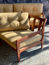Load image into Gallery viewer, Novocraft Mid-Century Armchair
