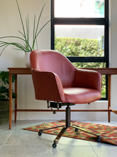 Load image into Gallery viewer, Vintage Executive Office / Desk Chair