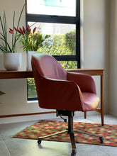 Load image into Gallery viewer, Vintage Executive Office / Desk Chair