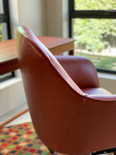 Load image into Gallery viewer, Vintage Executive Office / Desk Chair