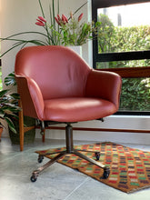 Load image into Gallery viewer, Vintage Executive Office / Desk Chair