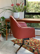 Load image into Gallery viewer, Vintage Executive Office / Desk Chair
