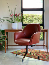 Load image into Gallery viewer, Vintage Executive Office / Desk Chair