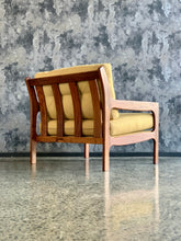 Load image into Gallery viewer, Novocraft Mid-Century Armchair