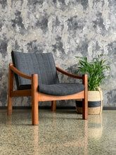 Load image into Gallery viewer, Retro Armchair