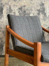 Load image into Gallery viewer, Retro Armchair