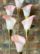 Load image into Gallery viewer, Vintage Calla Lilly Table Lamp