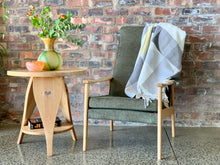 Load image into Gallery viewer, Round Oak Sidetables