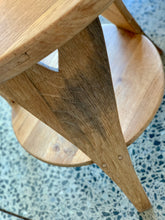Load image into Gallery viewer, Round Oak Sidetables