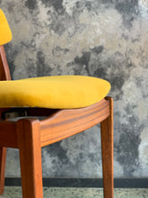 Load image into Gallery viewer, DS Vorster Dining Table with 8 Chairs