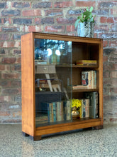 Load image into Gallery viewer, Mid-Century Bookcase / Display