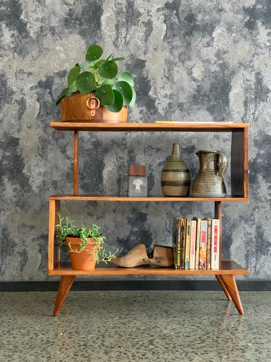 Retro bookshelf – RE-TREND