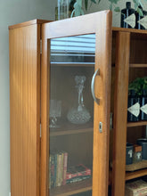 Load image into Gallery viewer, Vintage Display/Drinks Cabinet/Bookshelf