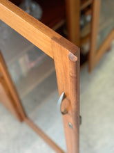 Load image into Gallery viewer, Vintage Display/Drinks Cabinet/Bookshelf