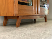 Load image into Gallery viewer, Vintage Display/Drinks Cabinet/Bookshelf
