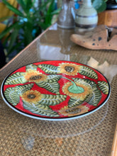 Load image into Gallery viewer, Round Daisy Platter