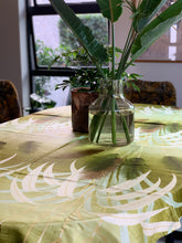 Load image into Gallery viewer, Vintage Table Cloth