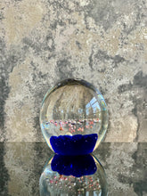 Load image into Gallery viewer, Flower Stigma Murano Paperweight