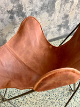 Load image into Gallery viewer, Vintage Butterfly Chair