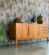 Load image into Gallery viewer, Mid-Century Sideboard L