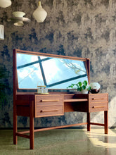 Load image into Gallery viewer, Retro "Torrente" Dresser