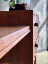 Load image into Gallery viewer, Retro "Torrente" Dresser