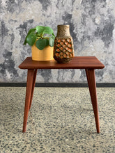 Load image into Gallery viewer, Mid-Century Sidetable