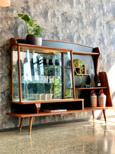 Load image into Gallery viewer, Retro display / drinks cabinet