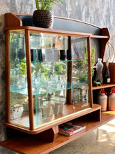 Load image into Gallery viewer, Retro display / drinks cabinet
