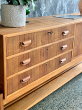 Load image into Gallery viewer, Torrente Mid-Century sideboard