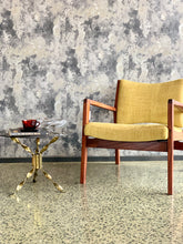 Load image into Gallery viewer, Vintage brass side table