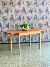 Load image into Gallery viewer, Mid-Century extendable dining table